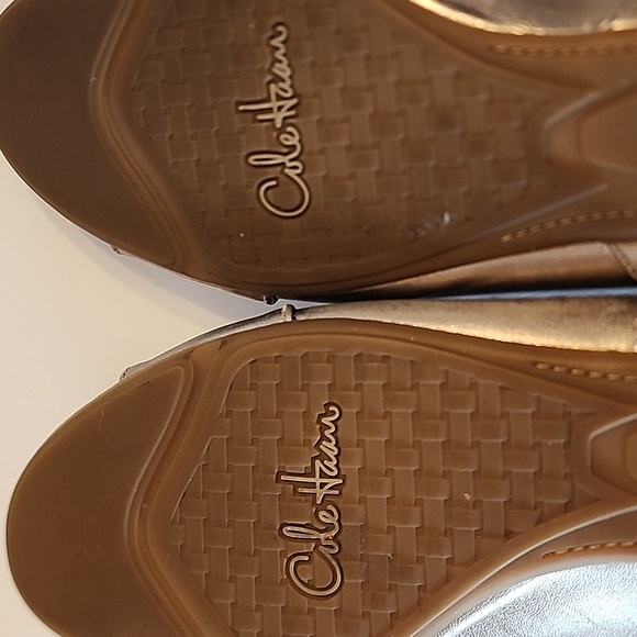 Cole Haan Leather Sleek Elegant Toeless Shoes Light Gold Flat Classy Design - Picture 6 of 7